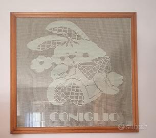 coniglio lavorato a uncinetto incorniciato