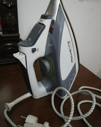 Ferro da stiro a vapore rowenta