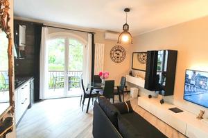 Appartamento Con Terrazzo, Piscina e Parco