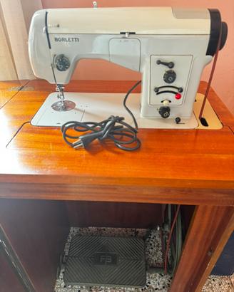 Macchina da cucire vintage Borletti com mobile