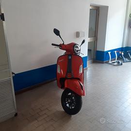 Piaggio Vespa 300 GTS hpe - 2025