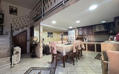 Appartamento di 3 vani e accessori con posto auto,