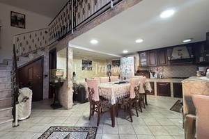 Appartamento di 3 vani e accessori con posto auto,