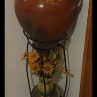 Vaso di terracotta e portavaso metallo