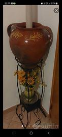 Vaso di terracotta e portavaso metallo