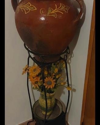 Vaso di terracotta e portavaso metallo