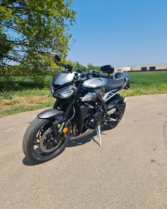 Triumph street triple 765 R