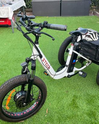 Triciclo elettrico con acceletore