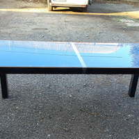 Tavolo design con vetro azzurro