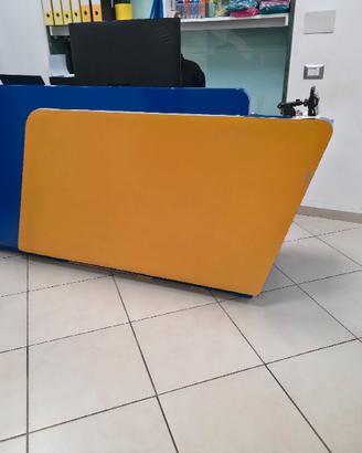 scrivania bancone reception palestra 