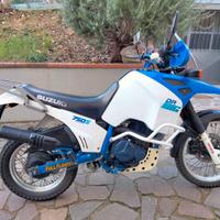 Suzuki DR 750 BIG