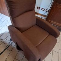 POLTRONA RECLINABILE PER ANZIANI