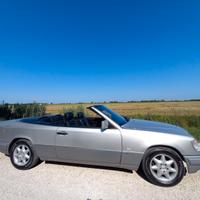 MERCEDES E 200 CABRIO