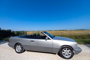 MERCEDES E 200 CABRIO