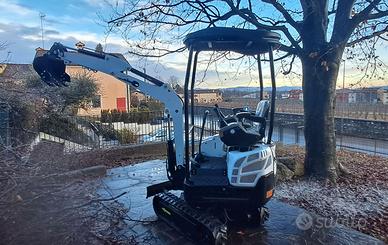 miniescavatore 15ql con tre benne