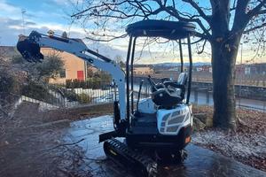 miniescavatore 15ql con tre benne