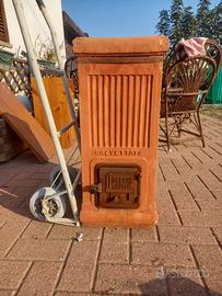stufa a legna in terracotta