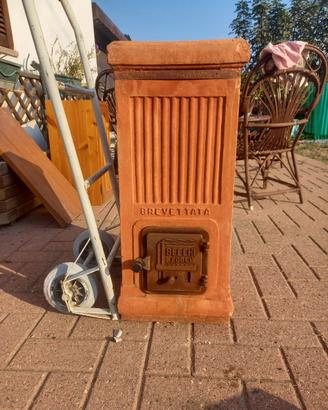 stufa a legna in terracotta