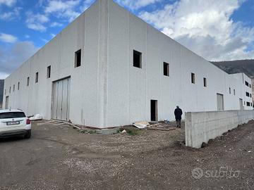 Immobile di 1800 m² con 1 locale a Nola