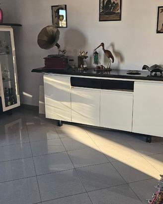 Vetrina e Consolle eleganti