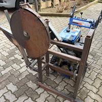 Attrezzatura per taglio legna