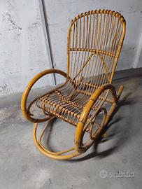 Sedia a dondolo in vimini