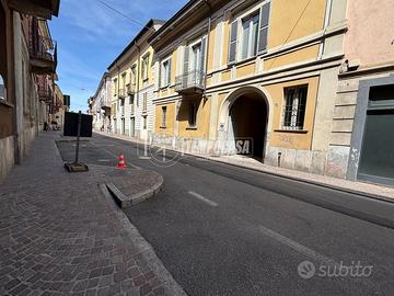 AMPIO TRILOCALE IN PIENO CENTRO STORICO !!