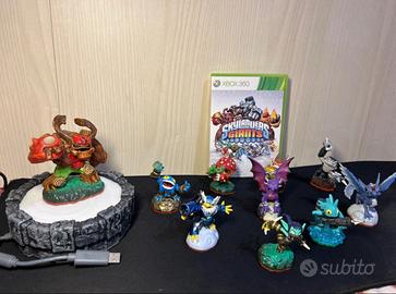 Videogioco + 11 personaggi + piattaforma