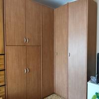 ARMADIO ANGOLARE CON 7 ANTE