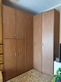 ARMADIO ANGOLARE CON 7 ANTE