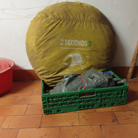Tende da campeggio e fornello con bombola