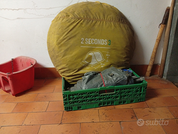 Tende da campeggio e fornello con bombola