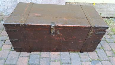 Baule  in legno e ferro