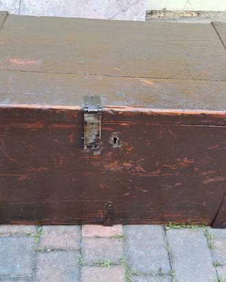 Baule  in legno e ferro