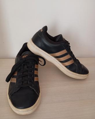 Scarpe Adidas nero e oro