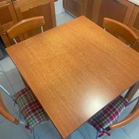 tavolo allungabile piu'4 sedie in legno massello