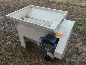Diraspatrice elettrica per uva