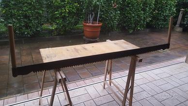 Sega o segone per taglio tronchi di legno