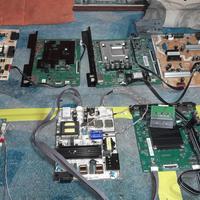 Schede elettroniche di tv attestate funzionanti