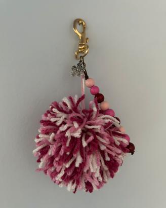 Portachiavi pompon fatto a mano con perline