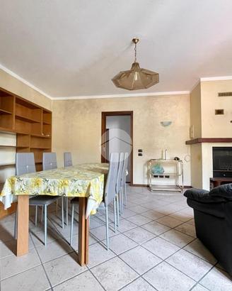 2 LOCALI A BERLINGO
