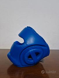 caschetto adatto a sport da combattimento