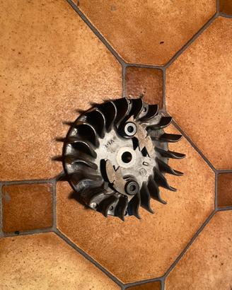 Volano motosega Husqvarna 550 XP.