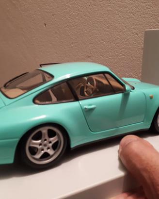 PORSCHE 911 Carrera 993 1/18 modellino