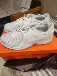 Scarpe Nike Revolution n42 ma veste 41