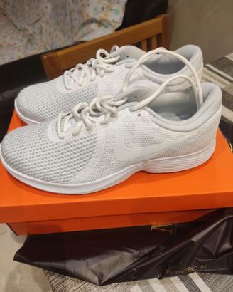 Scarpe Nike Revolution n42 ma veste 41