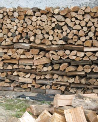 legna da ardere e travi grezzi