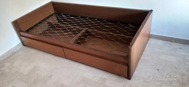 Letto singolo in legno con rete metallica 