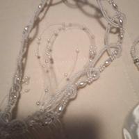 abito da sposa con accessori 