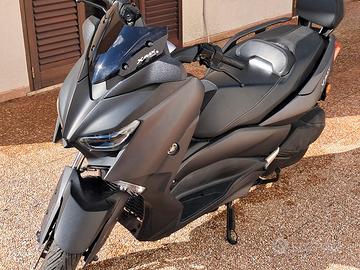 YAMAHA X-MAX 300